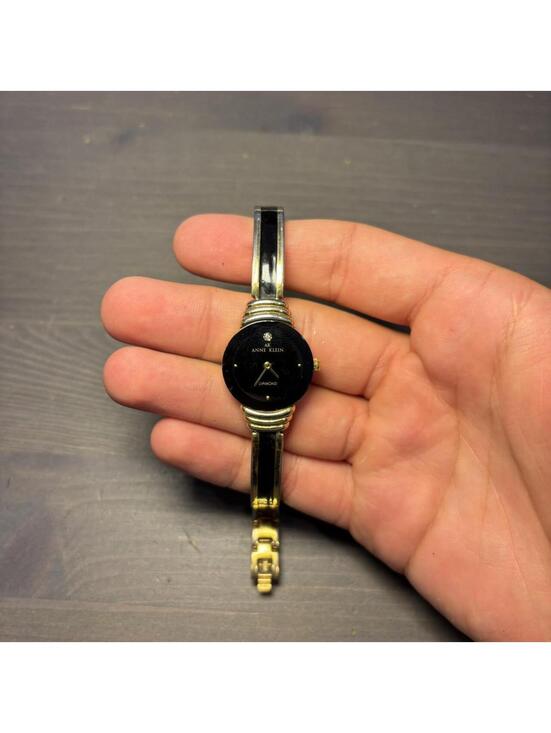 American Vintage Accessories - Beautiful Vintage Watch